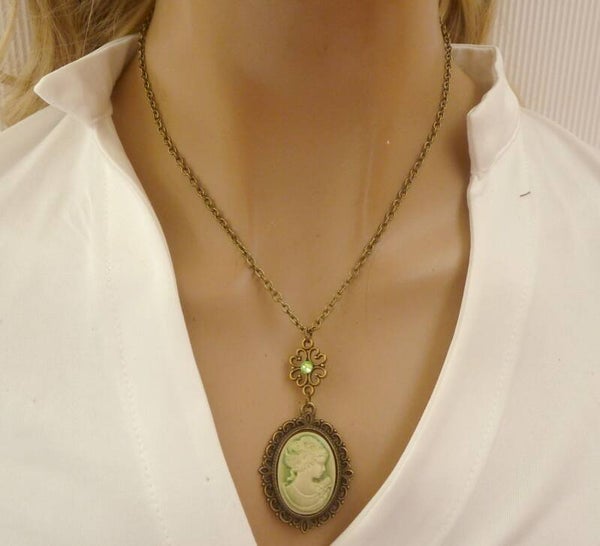 Halskette mit Kamee im Vintage Stil perlmuttgrün bronzefarben