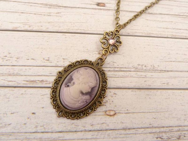 Halskette mit Kamee im Vintage Stil perlmuttlila bronzefarben