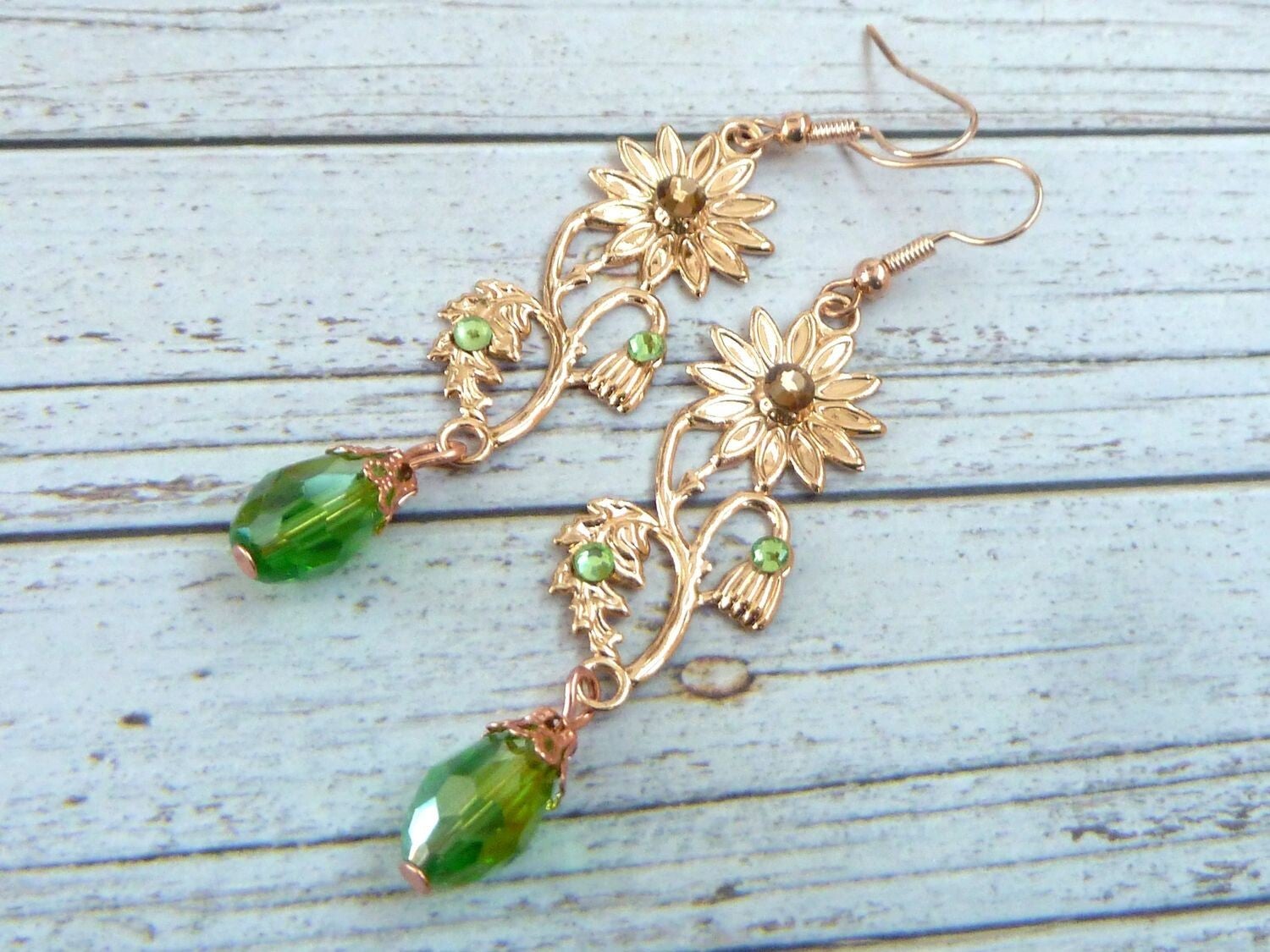 Filigrane Ohrringe mit Blumen Motiv rotgold grün oxidierte Messing Ornamente