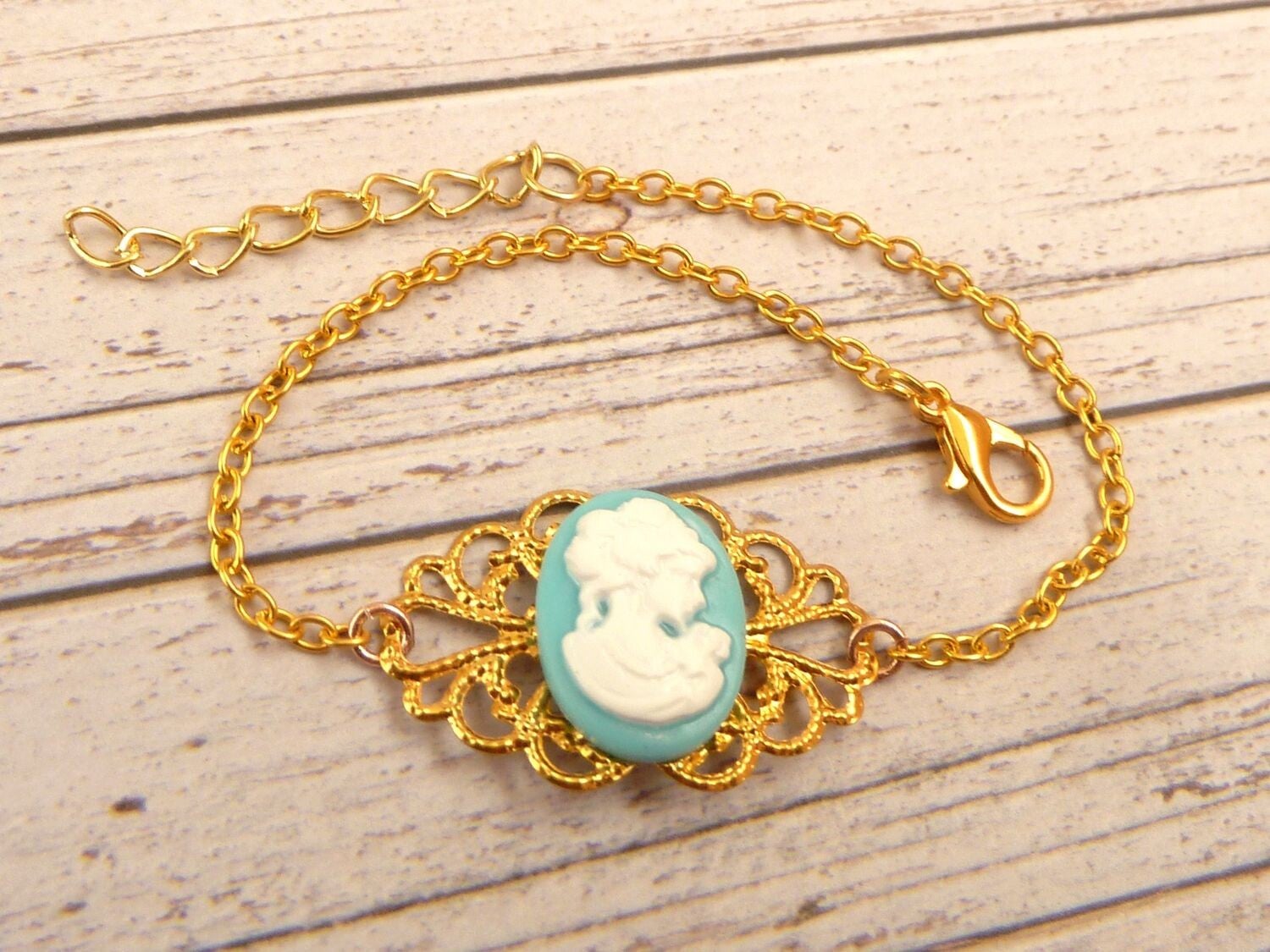 Filigranes Armband mit Kamee türkis goldfarben antik Stil