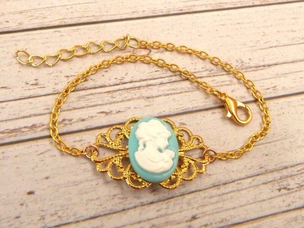 Filigranes Armband mit Kamee türkis goldfarben antik Stil