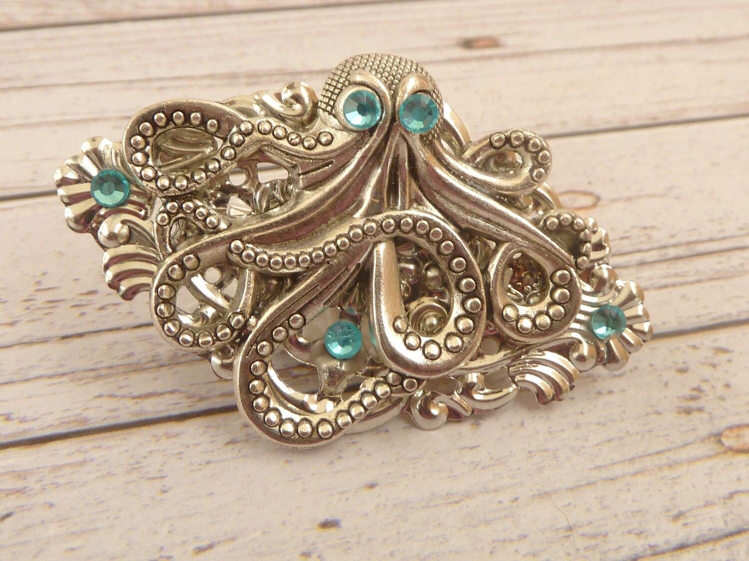 Maritime Brosche mit Krake Motiv silberfarben Steampunk Stil