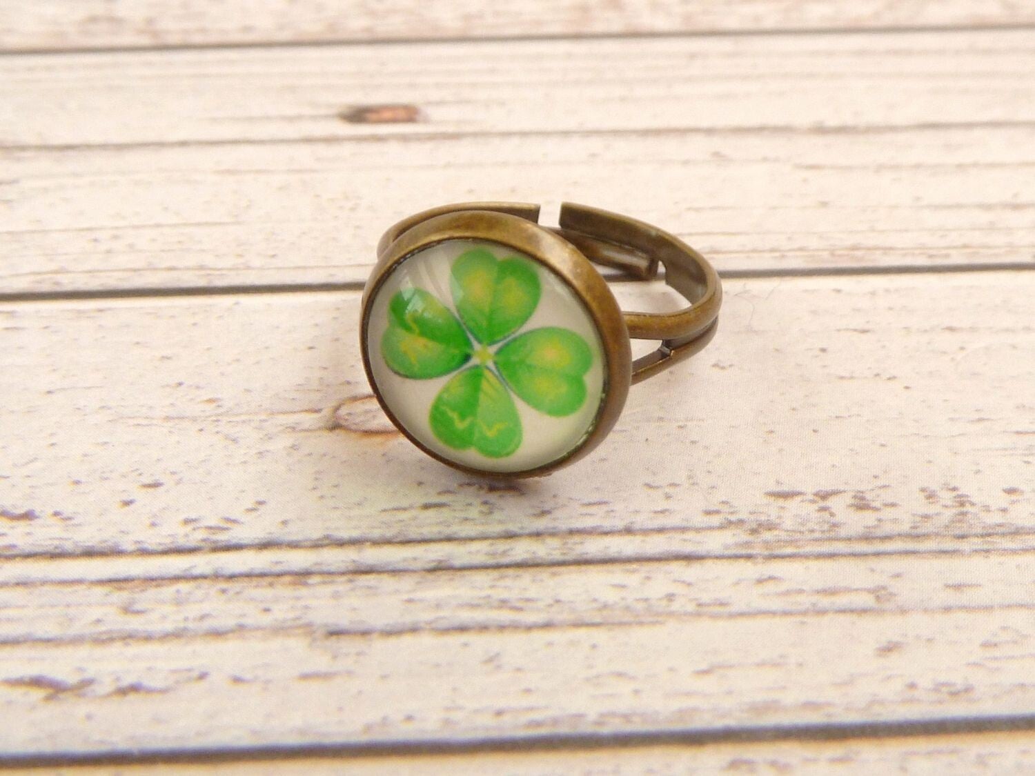 Niedlicher Ring mit vierblättrigem Kleeblatt Glücksbringer Ring bronzefarben
