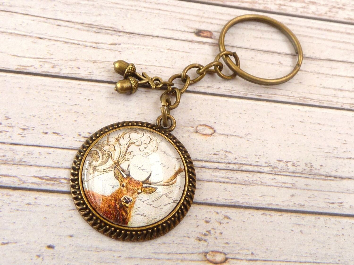 Edler Schlüsselanhänger mit Hirsch Motiv bronzefarben Geschenkidee für sie und ihn Wald Tiere