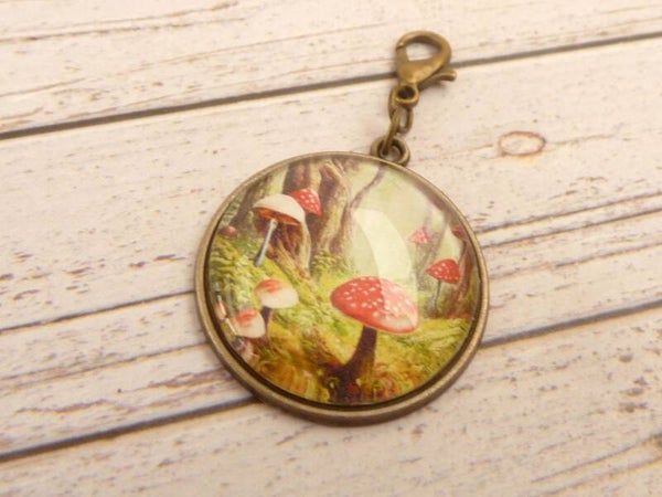 Natur Schmuckanhänger mit Wald und Pilzen Motiv bronzefarben