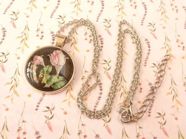 Halskette mit romantischem Rosen Motiv silberfarben