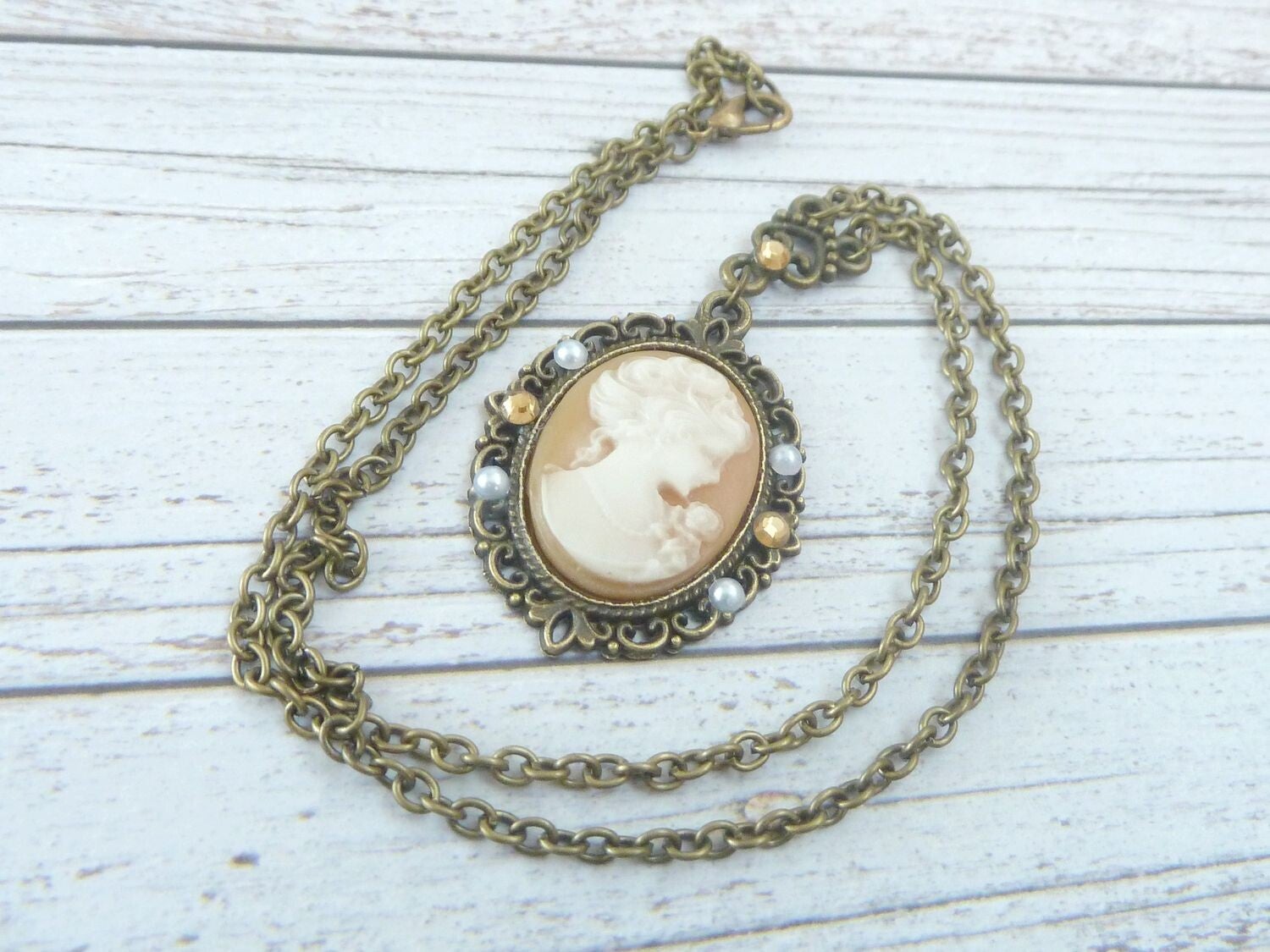Halskette im Antik Stil mit Kamee braun bronzefarben Unikat Schmuck