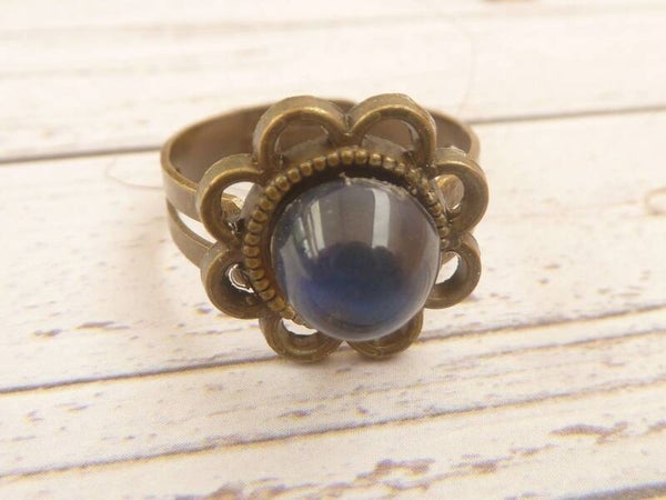 Zierlicher Stimmungsring Farbwechsel temperatursensibler Glas Cabochon bronzefarbene Ringschiene größenverstellbar