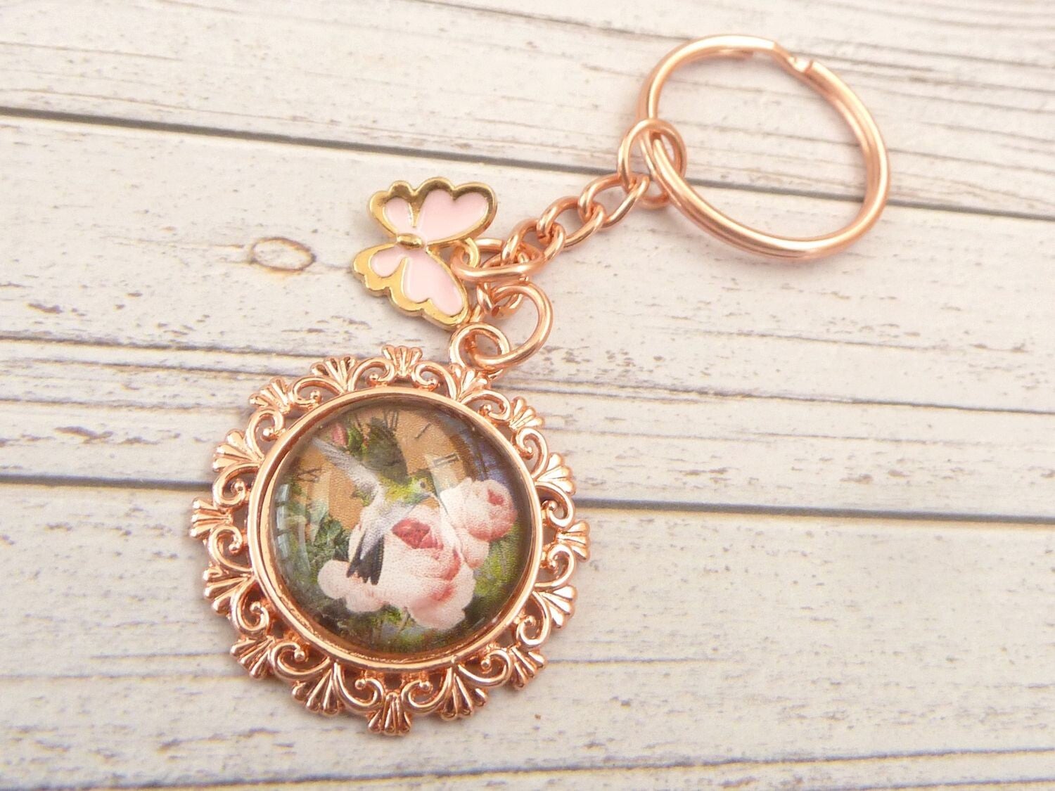 Schlüsselanhänger in rotgold mit Kolibri und Rose Emaille Schmetterling