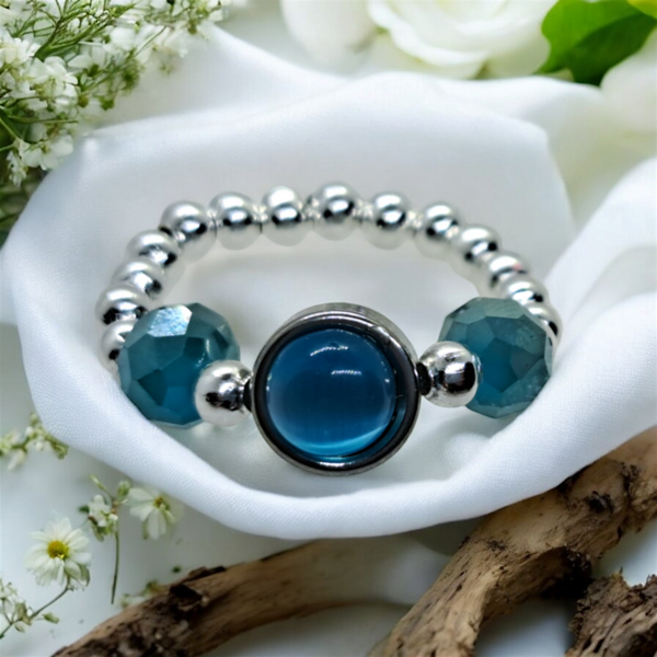 Elastic beaded ring with blue cats eye centerpiece