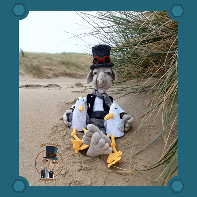Amigurumi crochet pattern Franklin Forge, on the beach