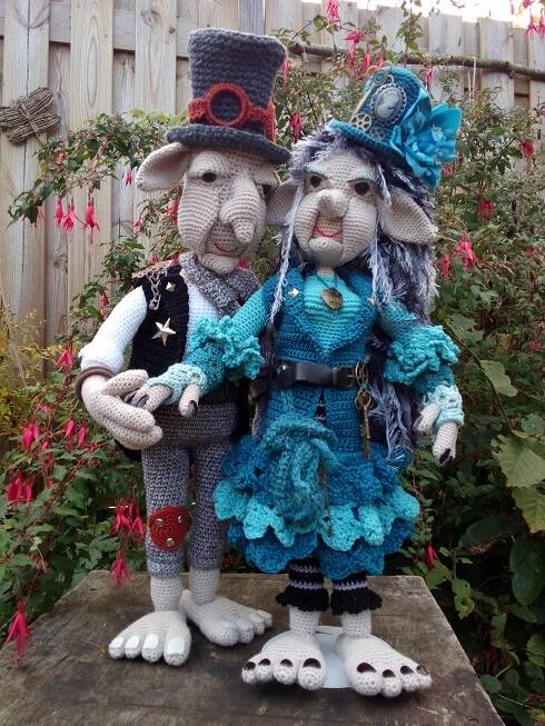 Franklin and Victoria barefoot