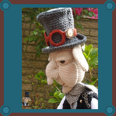 Sculpting a face while crocheting