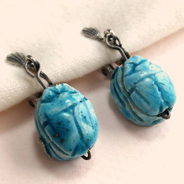 Turquoise scarabee oorbellen 70s
