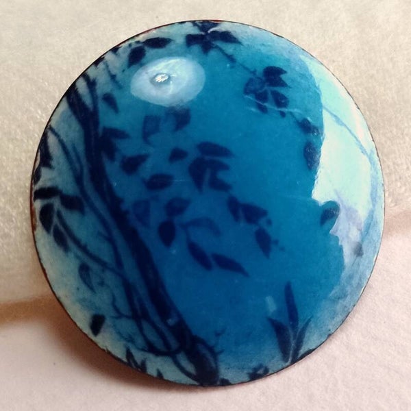 Blauw emaille broche 70s