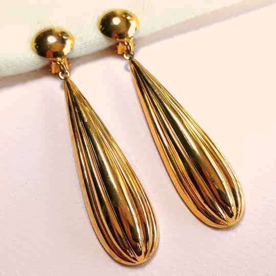 Goudkleurige pegel oorbellen 80s