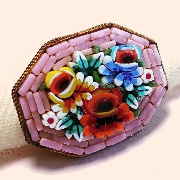 Roze micromozaïek broche 60s