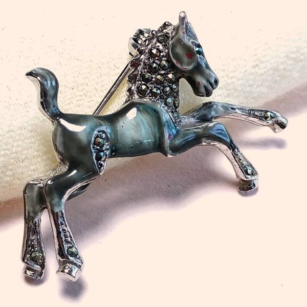 Marcasiet paard broche 60s