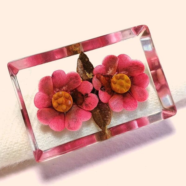 Lucite roze bloemen broche 30s
