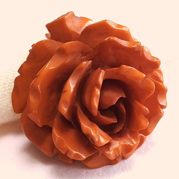 Cognac roos broche 70s