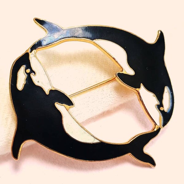 Orca vergulde cloisonné broche 70s