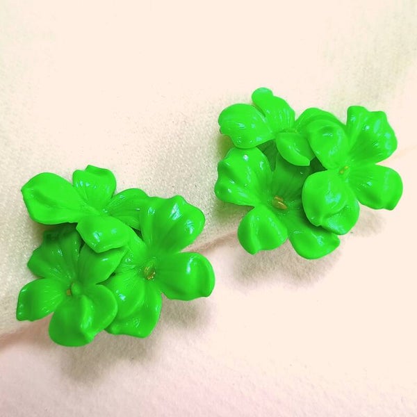 Groene bloem oorbellen 50s
