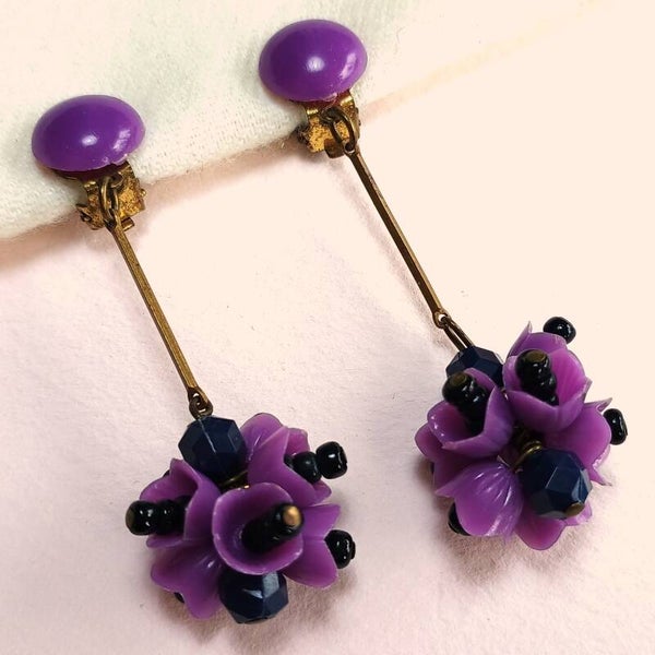 Paarse bloem oorbellen 60s