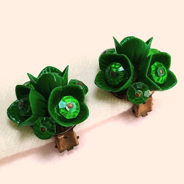 Groene bloem oorbellen 50s