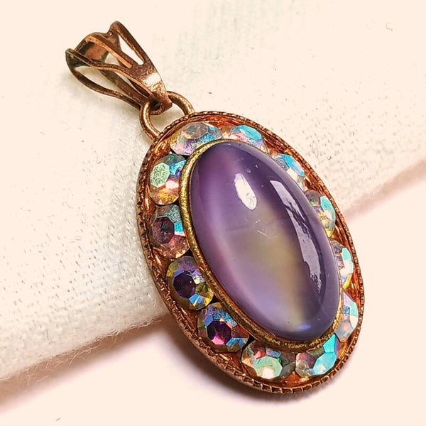 Paarse cat eye strass hanger 80s