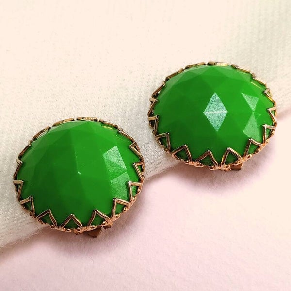 Appelgroene cabochon oorbellen 80s