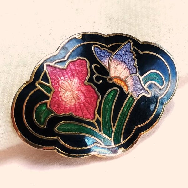 Cloisonné bloem en vlinder broche 70s