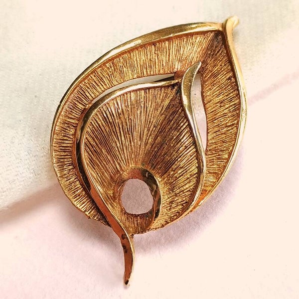 Dorene gouden blad broche 60s