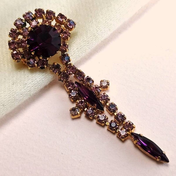 Paarse ornament strass broche 80s