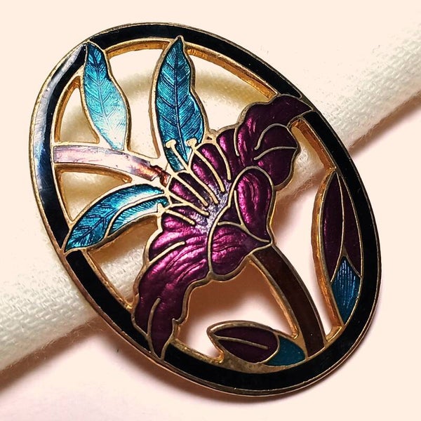 Cut out bloem cloisonné broche 80s