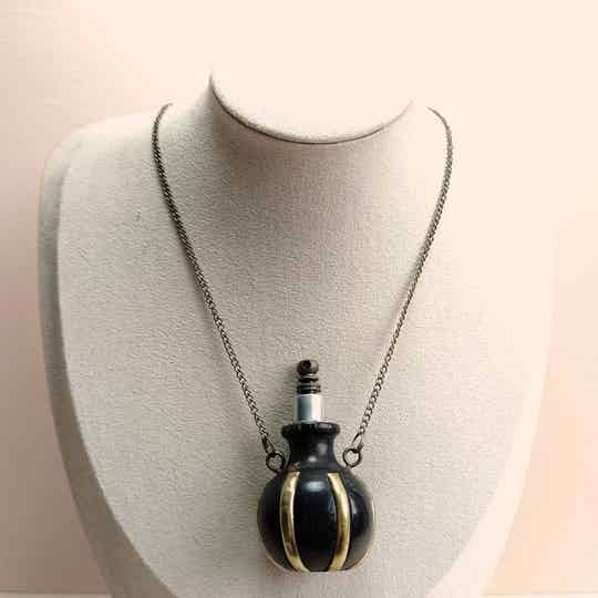Benen parfumfles ketting 90s
