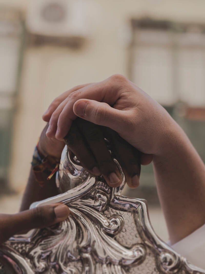 SIN TITULO (manos en cabeza de varal) Antonio Jaén Sánchez. Instagram: antoniojaensanchezfoto