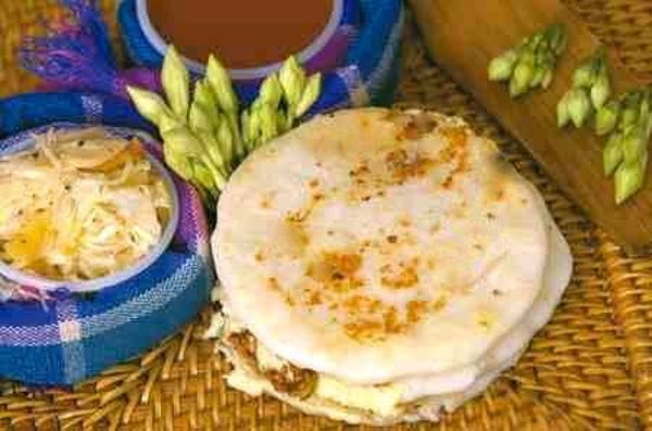 pupusa de loroco y queso