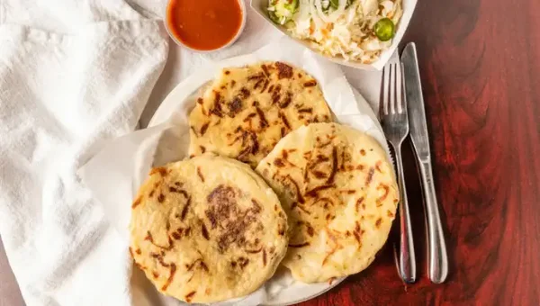 pupas de chicharron y queso