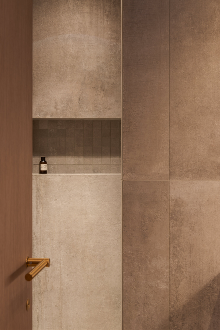 Rouvière, Saime, Sanchîs Hôme, Sant'Agostino, Savoia, Schlüter, Serenissima, Settecento, Sichenia, Sicis, Sil Ceramiche, Sintesi, Steuler, Stn Ceramica, Supergrès, Tagina, Tau Ceramica, Terratinta, Terre d'Auvergne, Todagrès, Togama, Travertine, Unicom St