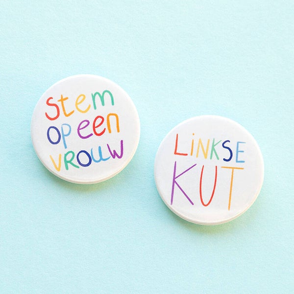 Button: Duopack Linkse Kut & Stem op een vrouw