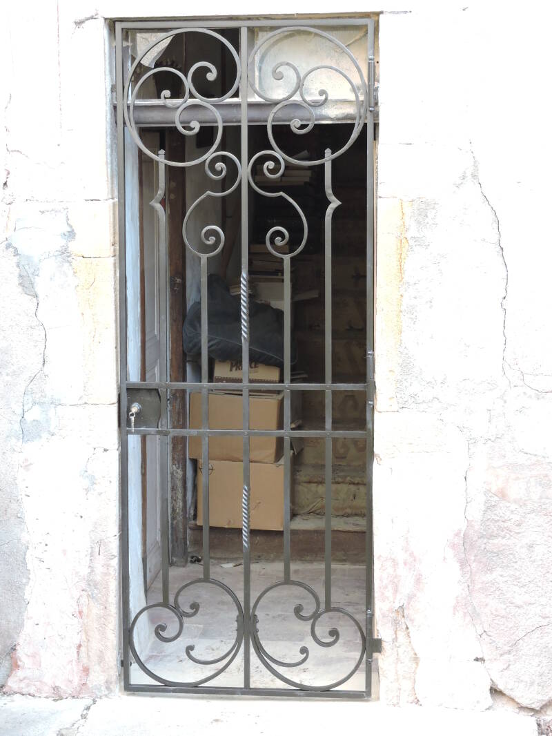 Grille-de-défense-porte-d'entré