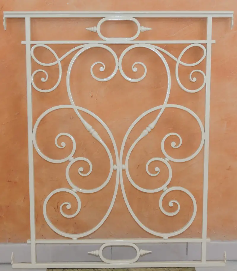 Garde-corps de porte-fenêtre Toulouse en fer forgé blanc avec motif cœur