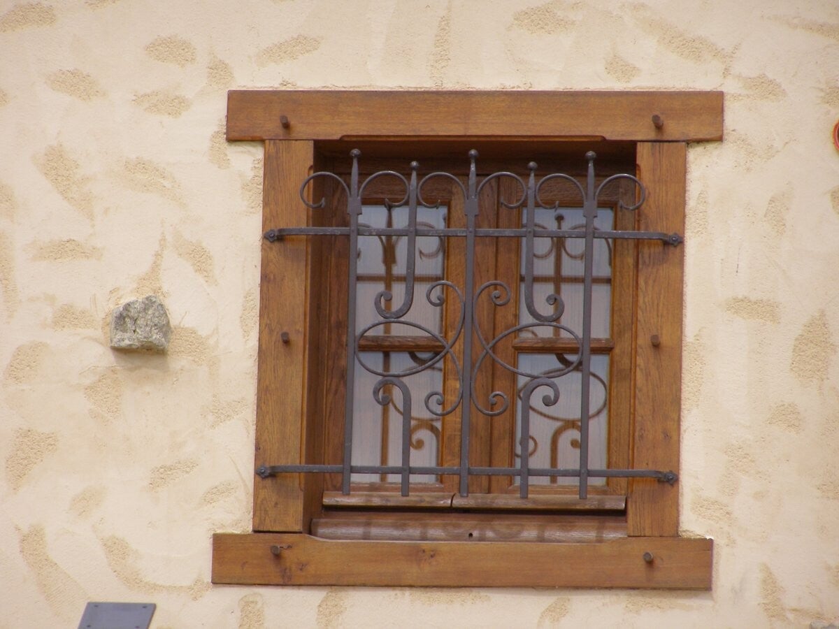 Grille de fenêtre en fer forgé / Ferronneries Extérieures | Ferronnerie
