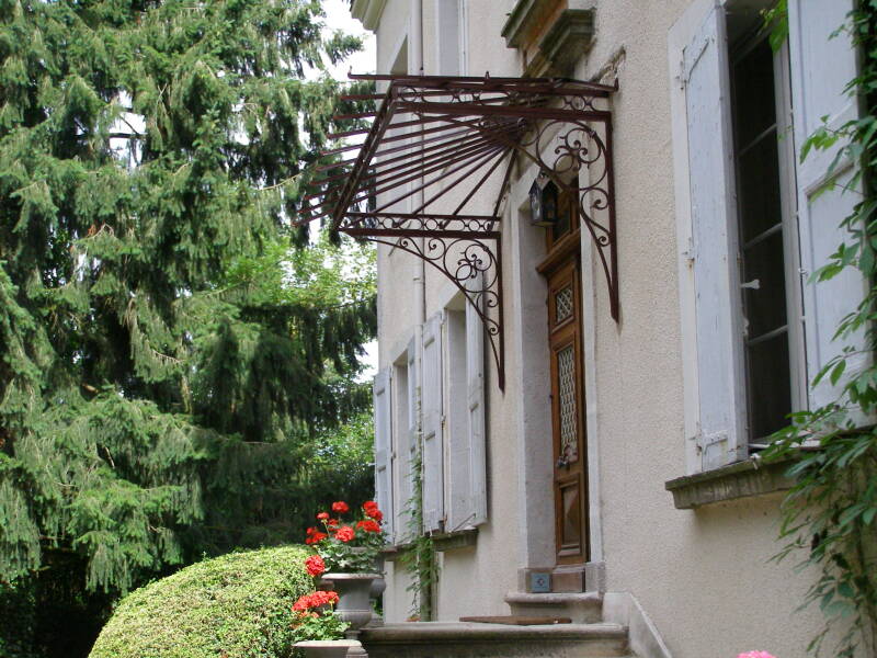 marquise-fer-forgé-pour-péron-d'escalier