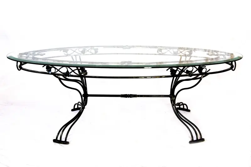 Table basse ovale en fer forgé artisanale modèle Lubia avec plateau en verre