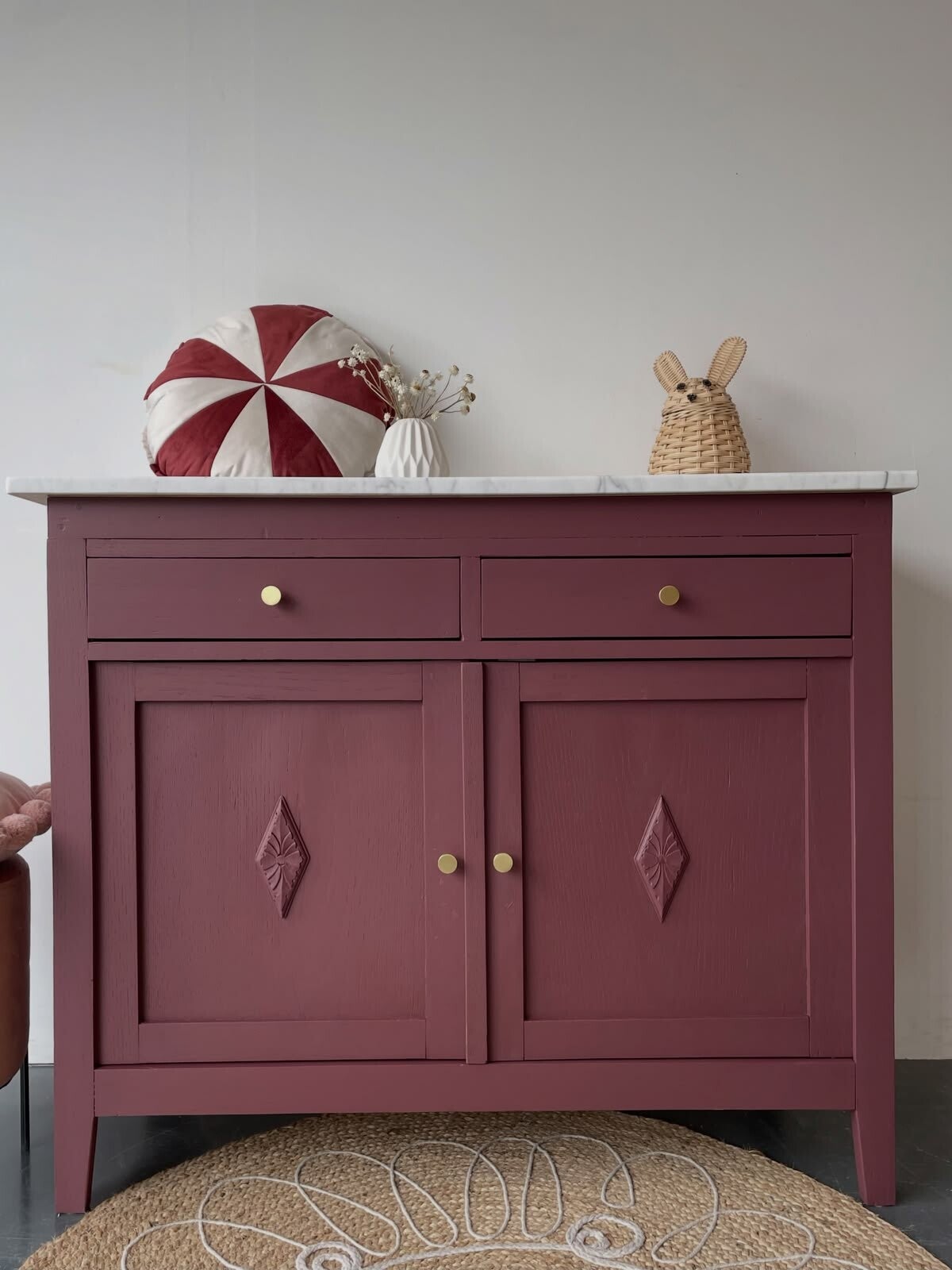 commode ladenkast in de kleur bordeau paars