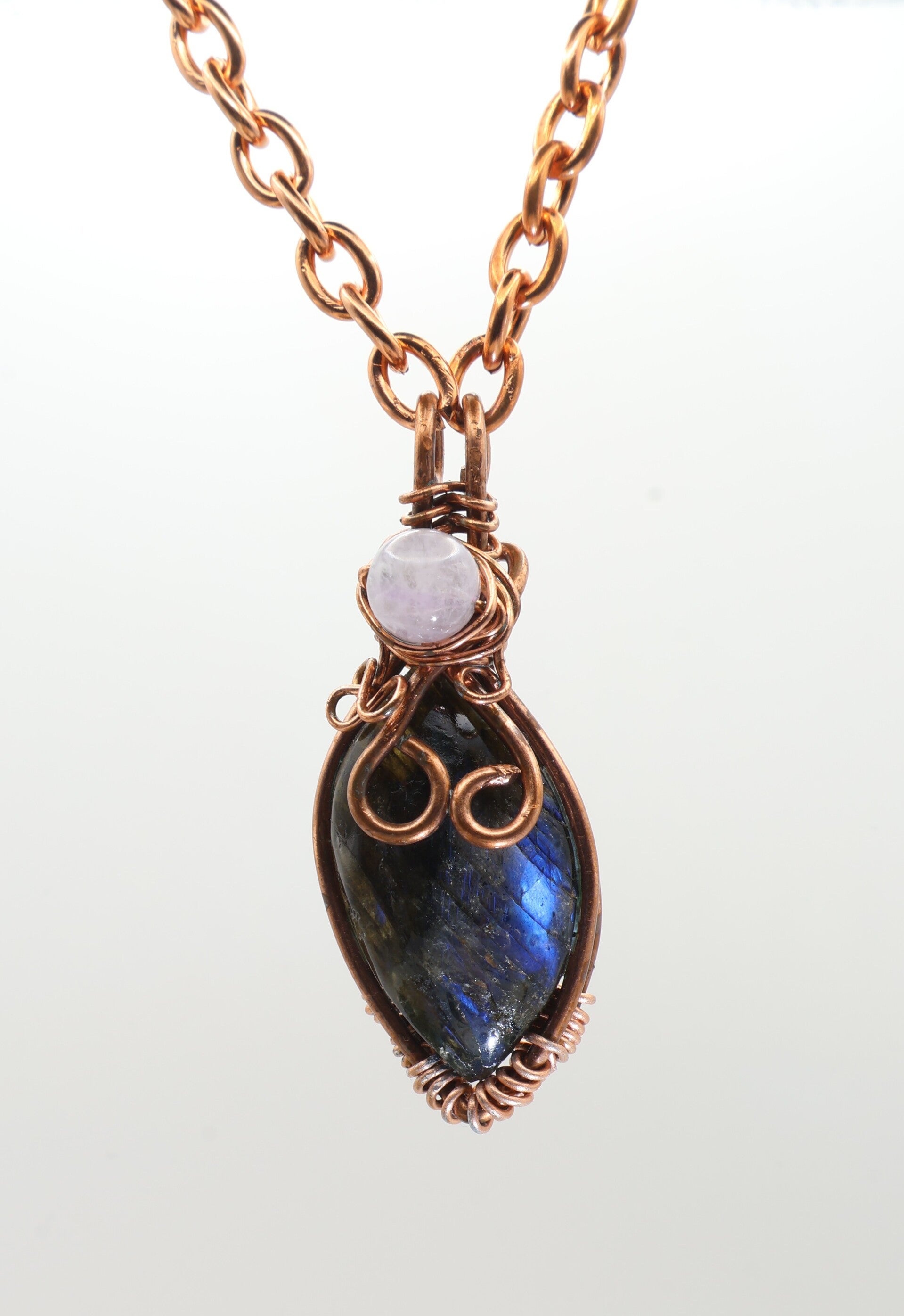 Labradoriet met roze amethist