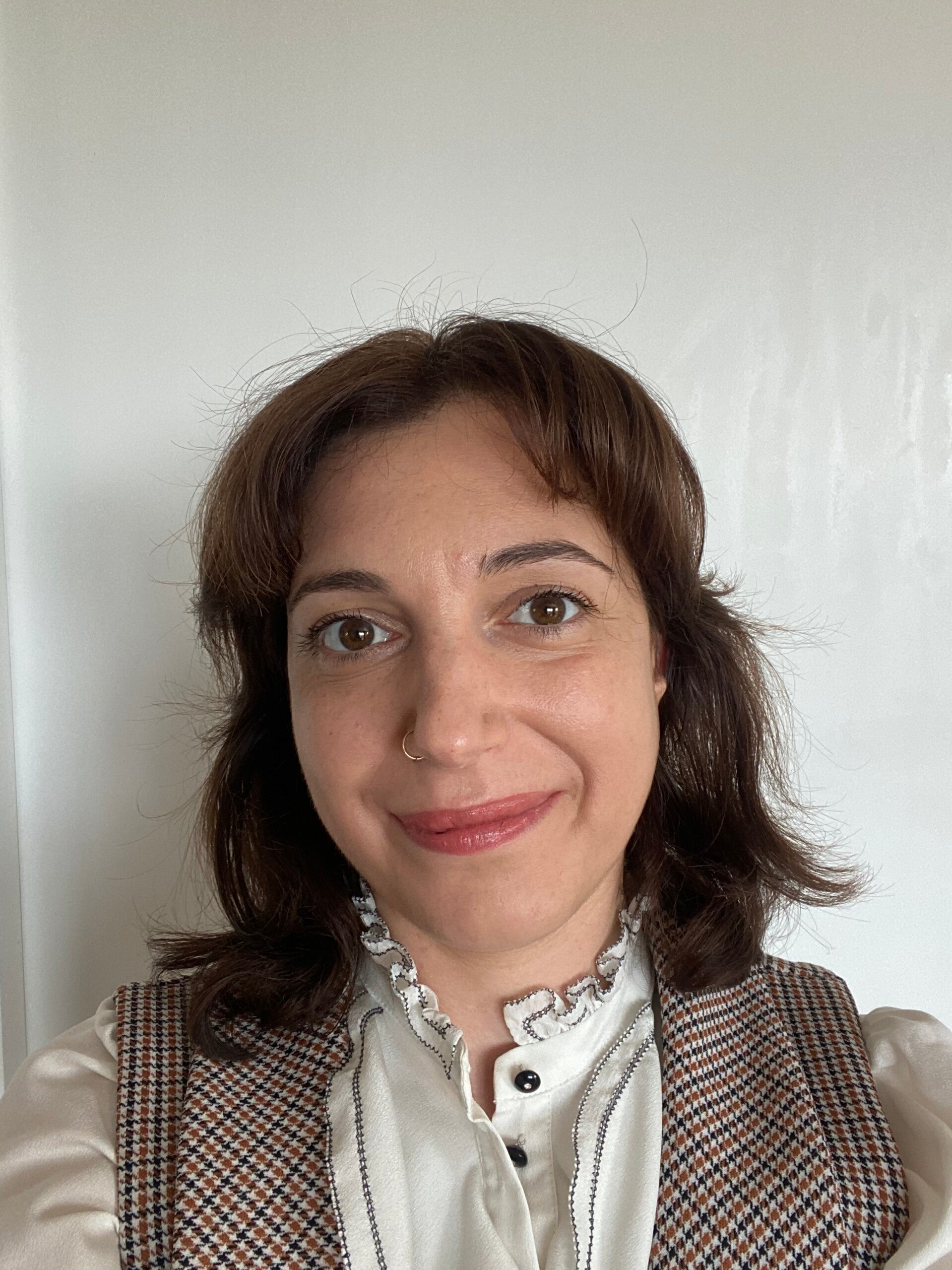 Beatrice, holistic nutritional advisor and founder of Healthy Flame by B, Professional picture.