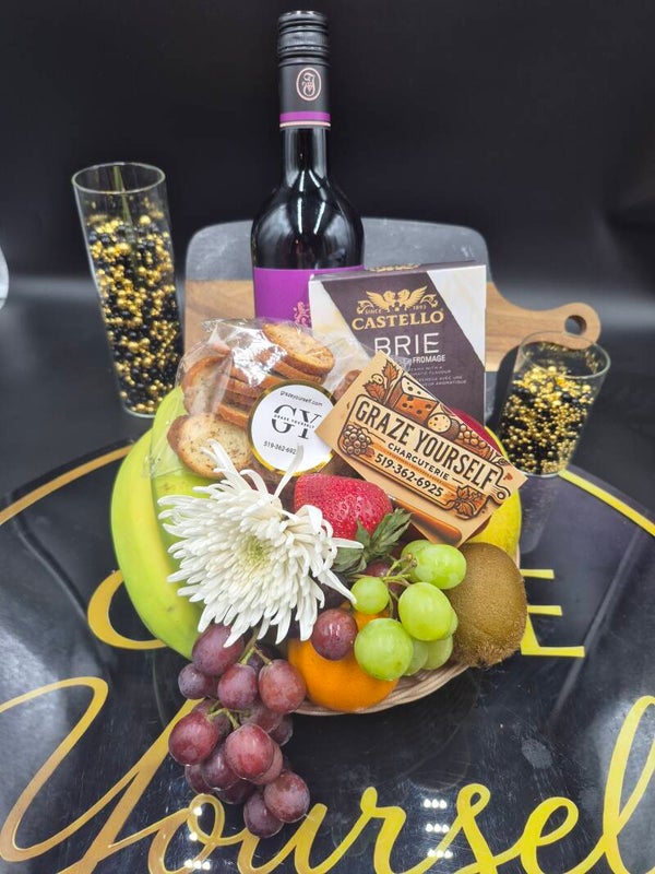 🍷 Red Non-Alcoholic Wine, Brie & Fruit Gift Basket 🍇