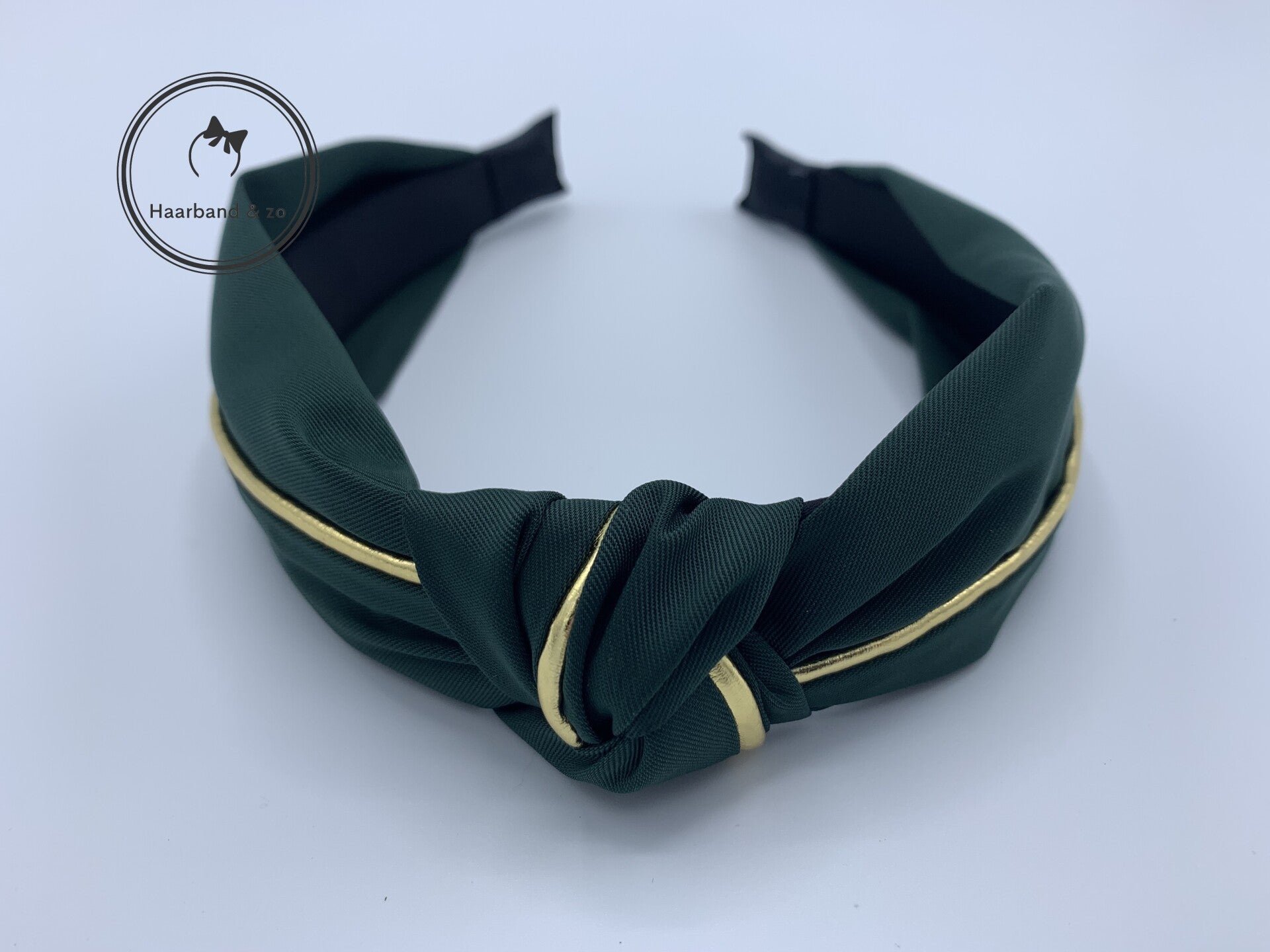 Booghaarband van satijn, donkergroen met goudkleurige bies (art.nr. 166-04)